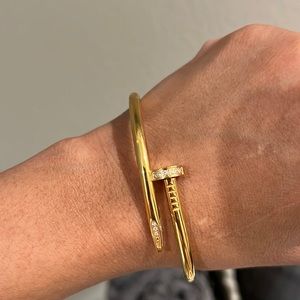 Stunning bracelet fits wrist 6.34 and up